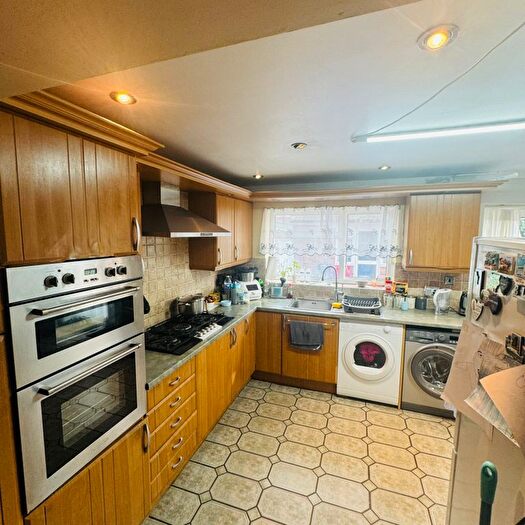 4 Bedroom Terraced House To Rent In Snowdown Cresecent, Hayes, UB3