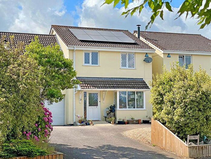 4 Bedroom Semi-Detached House For Sale In Highfield Road, Honiton, EX14