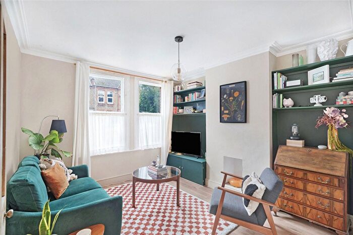 1 Bedroom Flat For Sale In Courtenay Road, Walthamstow, London, E17