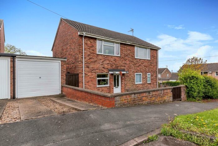 3 Bedroom Semi-Detached House For Sale In Fifth Avenue, Grantham, NG31