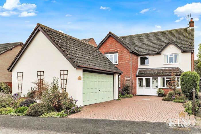 4 Bedroom Detached House For Sale In Holt Gardens, Studley, B80