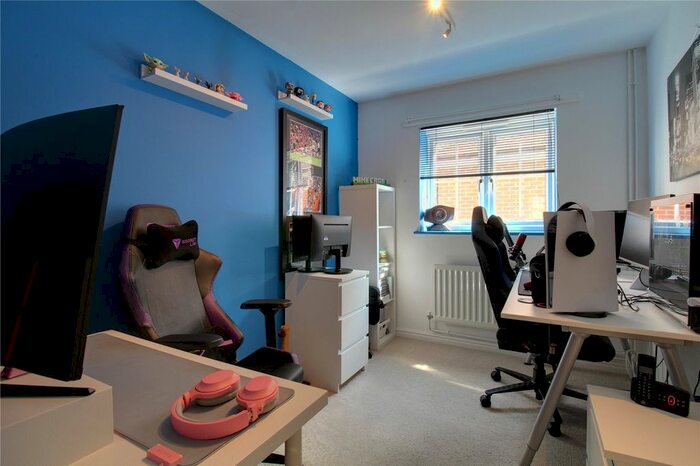 2 Bedroom Flat For Sale In Elvetham Rise, Chineham, Basingstoke, Hampshire, RG24