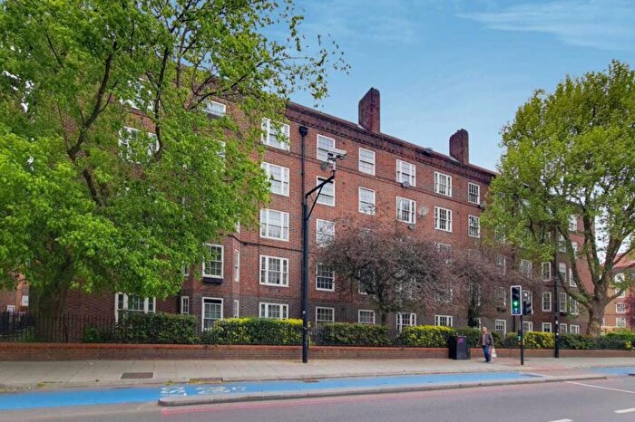 3 Bedroom Flat To Rent In Kennington Park Road, Oval, London, SE11