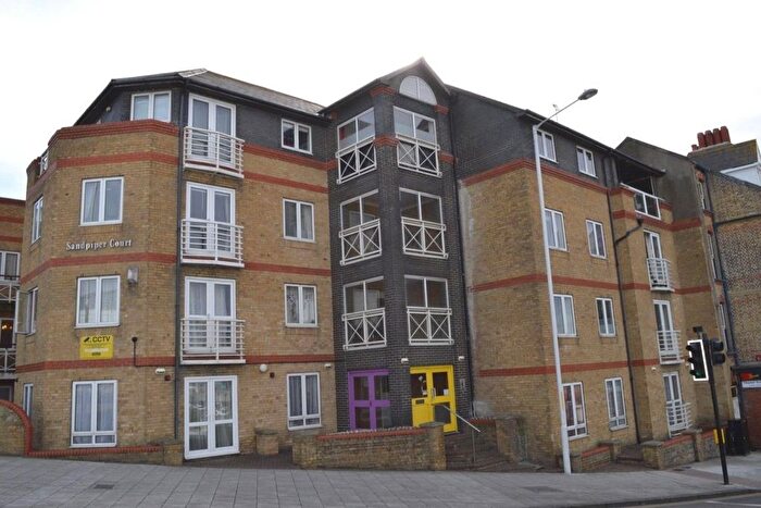 2 Bedroom Flat To Rent In Fort Hill, Margate, Kent, CT9