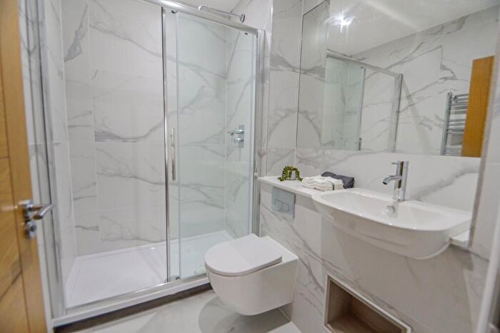 2 Bedroom Apartment To Rent In Station Road, Langley, Slough, Berkshire, SL3