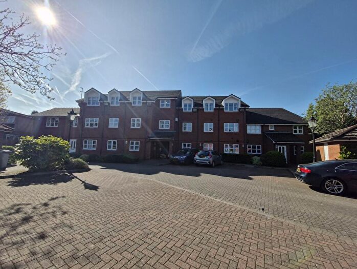 2 Bedroom Flat To Rent In Cherry Tree Mews, Heswall, Wirral, CH60