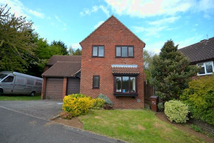 4 Bedroom Detached House To Rent In Penn Gardens, Northampton, NN4