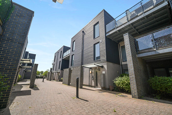 1 Bedroom Flat For Sale In Bennington Close, Thornton Heath, Greater London, CR7