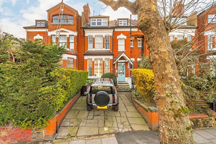 5 Bedroom Property For Sale In Muswell Hill Road, London, N10