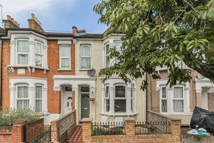 2 Bedroom Flat To Rent In Claude Road, Leyton, London, E10