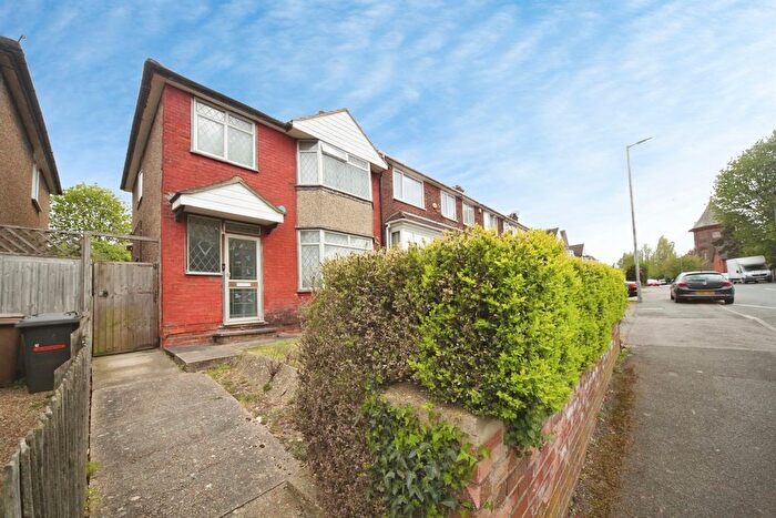 3 Bedroom End Terrace House For Sale In Hart Lane, Luton, LU2