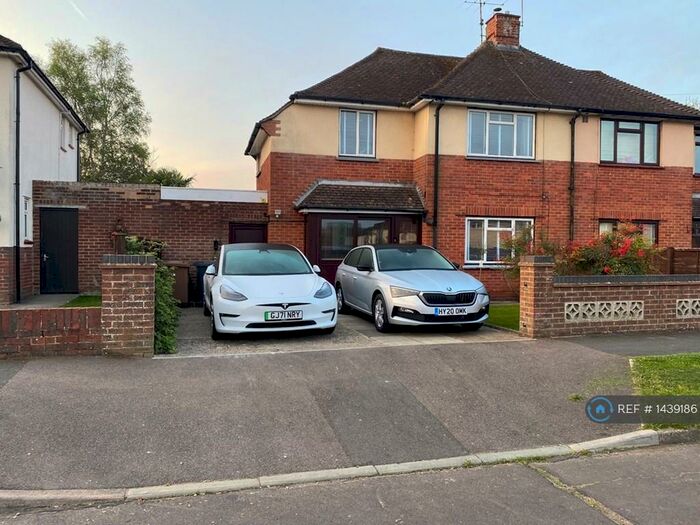 4 Bedroom Semi-Detached House To Rent In Underwood Avenue, Ash, GU12