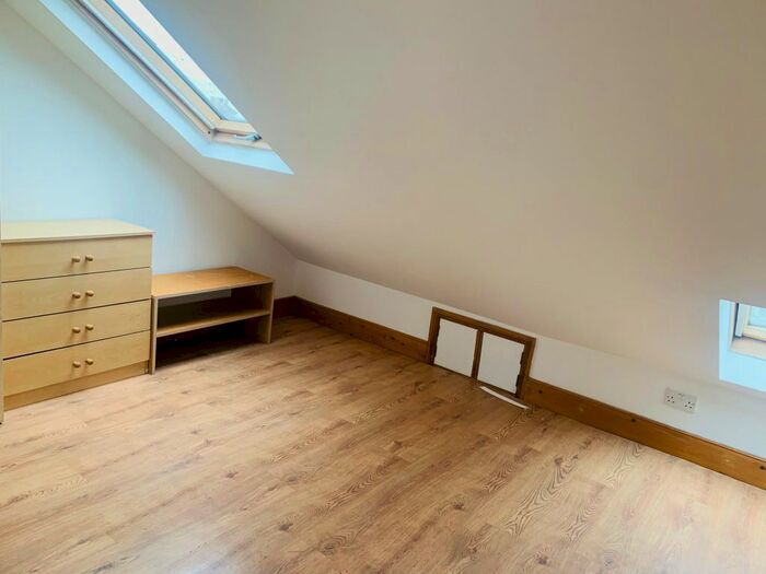 3 Bedroom Flat To Rent In St Mary's Road, London E10