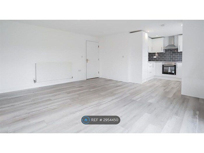 2 Bedroom Flat To Rent In Grasmere Drive, Bury, BL9