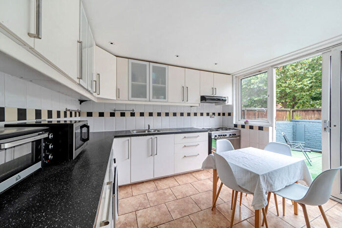 4 Bedroom Apartment To Rent In Ashbrook Road, N19