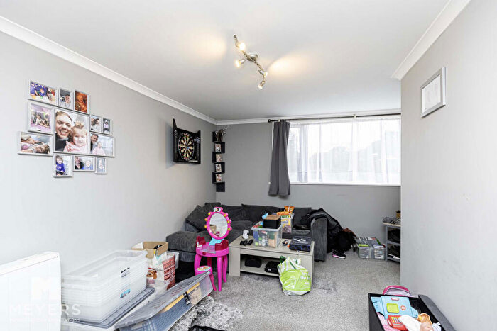 2 Bedroom Flat To Rent In Victoria Road, Ferndown, BH22
