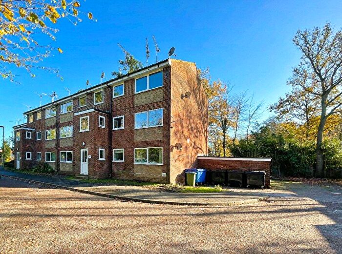 3 Bedroom Flat To Rent In Kings Road, Fleet, Hampshire, GU51