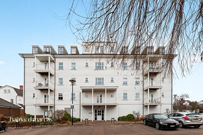 2 Bedroom Flat For Sale In Beaumont Drive, Worcester Park, KT4