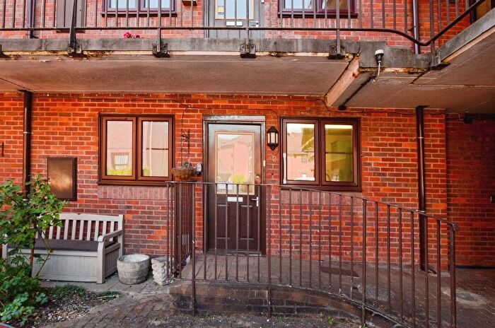 1 Bedroom Flat For Sale In Town Bridge Court, Chesham, HP5