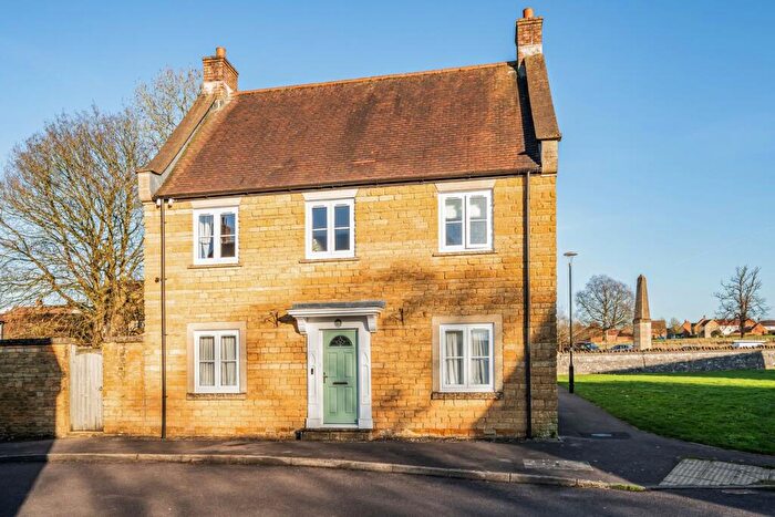 3 Bedroom House For Sale In Blackberry Close, Shepton Mallet, BA4