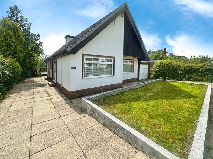 4 Bedroom Detached House For Sale In Summit Close, Bury, BL9