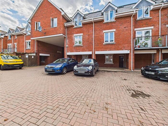 2 Bedroom Flat To Rent In Sanders Place, Walsworth Road, Hitchin, SG4