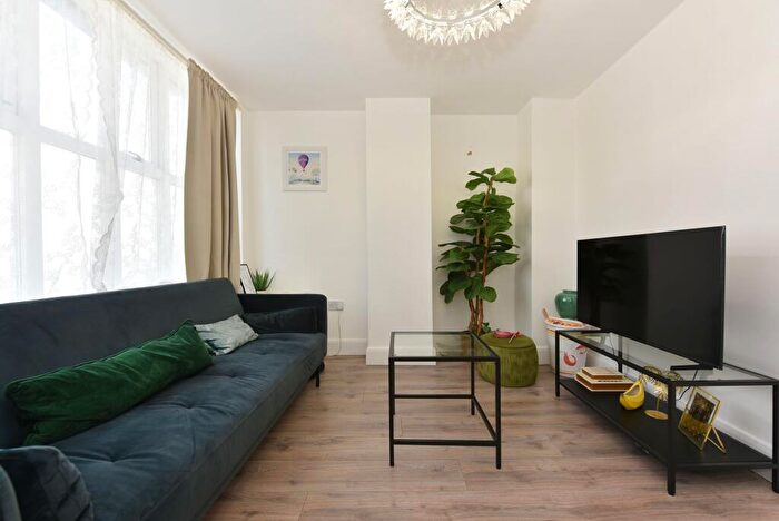 6 Bedroom Flat For Sale In Royal College Street, London, NW1