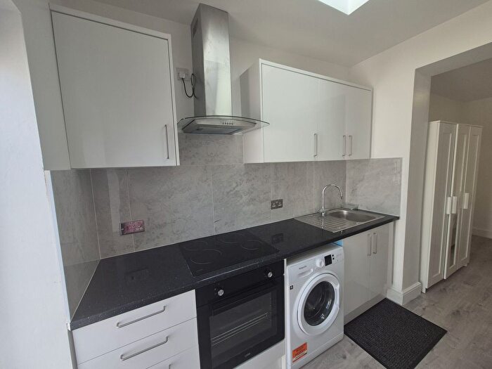 Studio To Rent In Gainsborough Gardens, Edgware, HA8