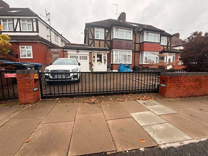 4 Bedroom Property To Rent In Ravenscraig Road, New Southgate, N11