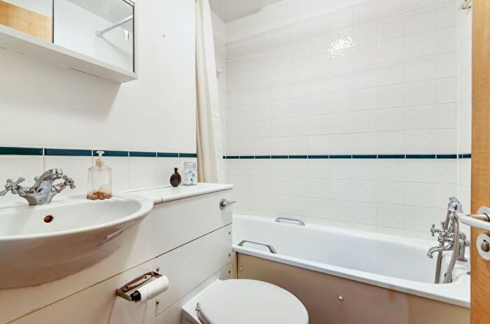 3 Bedroom Flat To Rent In North Bank, London, NW8
