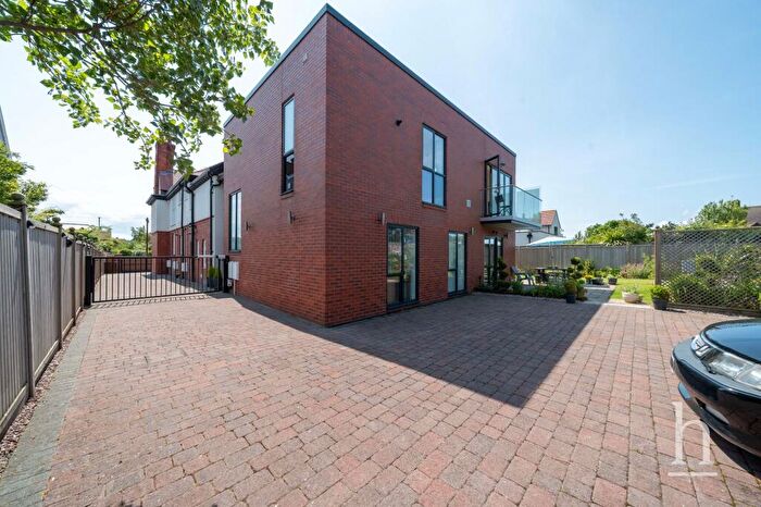 3 Bedroom Link Detached House For Sale In Lingdale Road, West Kirby, CH48