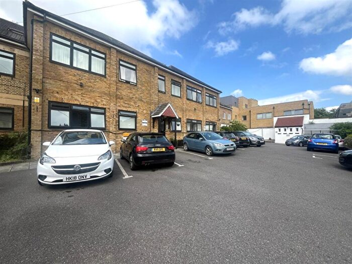 3 Bedroom Apartment To Rent In Woodcote Side, Epsom, KT18