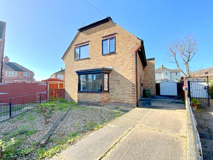 4 Bedroom Detached House For Sale In St. Martins Crescent, Grimsby, DN33