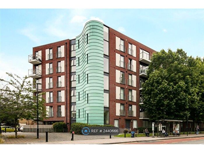 2 Bedroom Flat To Rent In The Drakes, London, SE8