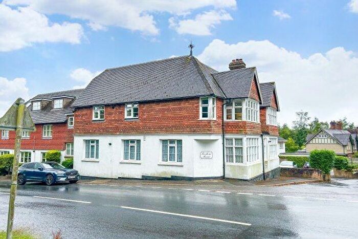 2 Bedroom Flat To Rent In Stone Cross, Mayfield, TN20