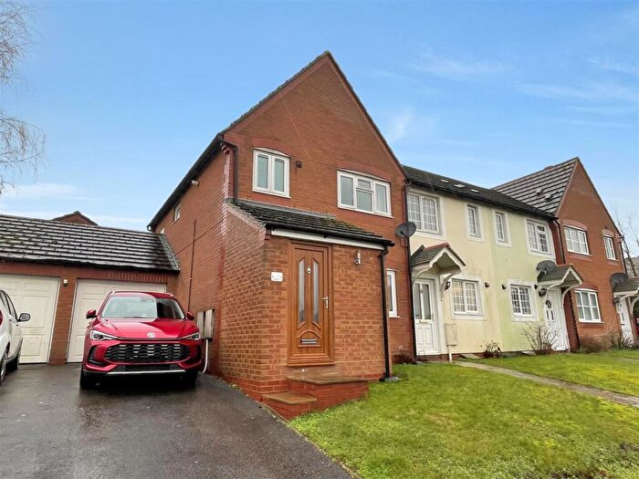 3 Bedroom End Of Terrace House For Sale In Andrews Way, Salisbury, SP2