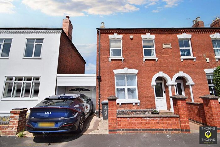 3 Bedroom Semi-Detached House For Sale In Honyatt Road, Kingsholm, GL1