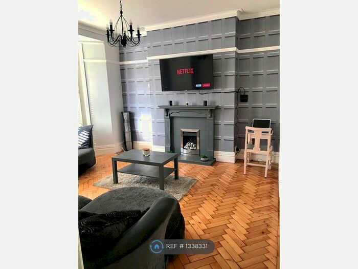 2 Bedroom Flat To Rent In Victoria Avenue, Porthcawl, CF36