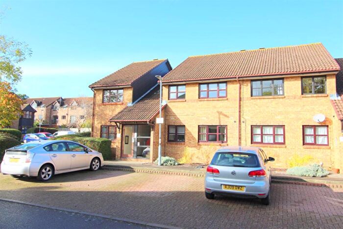 1 Bedroom Apartment To Rent In Milford Close, St. Albans, AL4