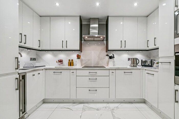 2 Bedroom Flat To Rent In Oriel Drive, Barnes, SW13