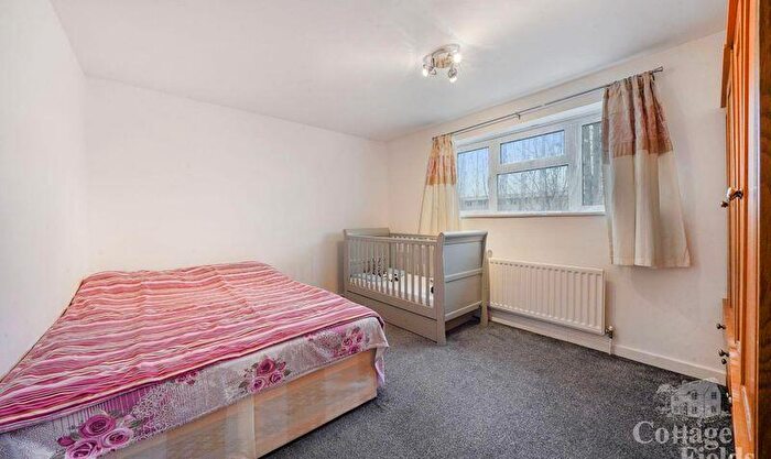 3 Bedroom End Of Terrace House For Sale In Brigadier Hill, Enfield, London, EN2