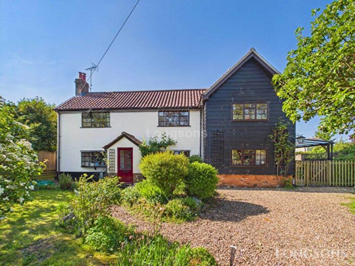 4 Bedroom Detached House For Sale In Lower Road, Holme Hale, IP25
