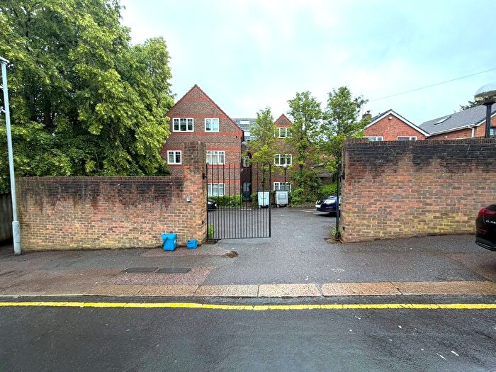 2 Bedroom Flat To Rent In Farley Hill, Luton, LU1