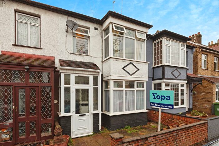 3 Bedroom Terraced House For Sale In Bateman Road, London, E4