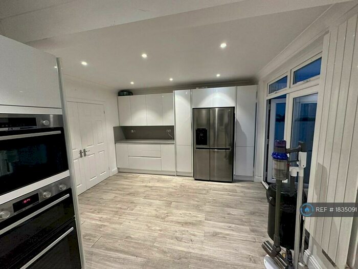 3 Bedroom Semi-Detached House To Rent In Constance Crescent, Bromley Kent., BR2