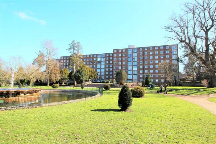 2 Bedroom Flat To Rent In Milton Mount, Pound Hill, RH10