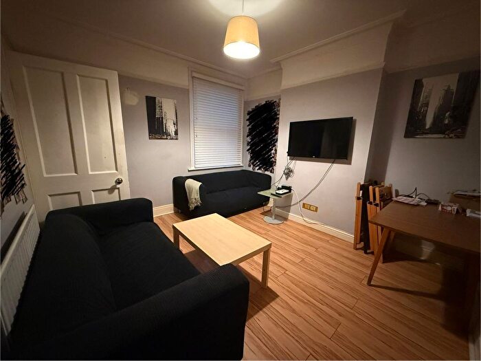 5 Bedroom Semi-Detached House To Rent In Hawksworth Road, West Bridgford, NG2