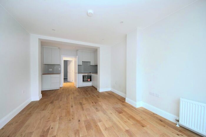 1 Bedroom Flat To Rent In Berrymead Gardens, London, W3
