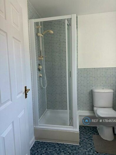 2 Bedroom Flat To Rent In Cranmer Court, Upminster, RM14