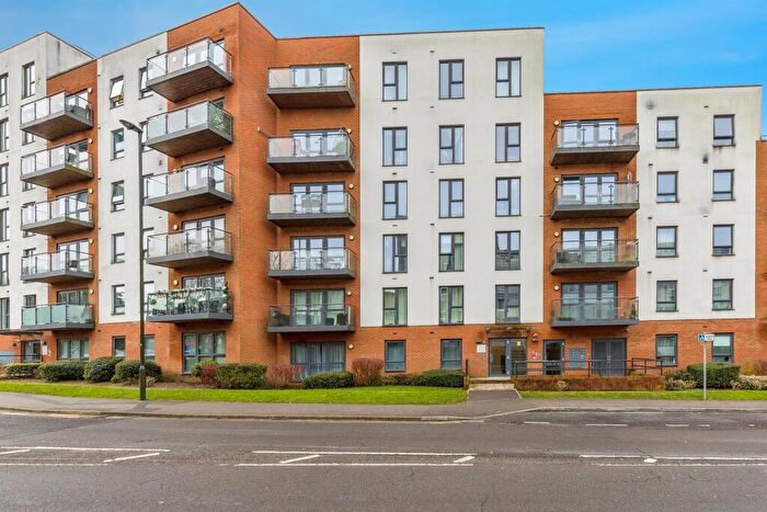 2 Bedroom Apartment For Sale In West Green Drive, Crawley, RH11